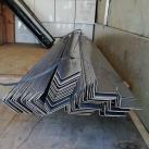 Cornier ambutisat zincat 250x250x3.0x2000 mm 2